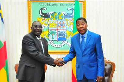 Ph: DR - Michel Djotodia président de transition de la RCA saluant le Président béninois Boni Yayi