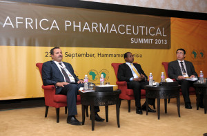 Ph: Dr - (au milieu) Mthuli Ncube, économiste en chef et vice-président de la Banque africaine de développement