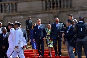 Ph : Dr - François Hollande en visite à Pretoria