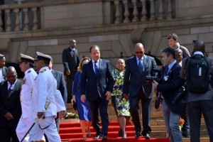 Ph : Dr - François Hollande en visite à Pretoria