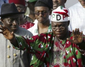PH- Dr : l’ancien président du Nigeria, Olusegun Obasanjo, accusait l’actuel chef de l’Etat, Goodluck Jonathan d'avoir....