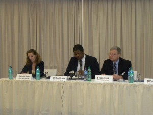 Ph : DR : (Au milieu) Le Gouverneur de la Banque mondiale au Bénin, M. Marcel de Souza, Ministre de Developpement (A droite) M. Olivier Fremond, Représentant résident de la Banque mondiale au Bénin