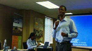 Ph: Dr - Simon Kisira, présentateur du NEPAD