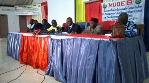 Ph/DR-: Quelques membres du Bureau exécutif ; au microphone, le Pr Gbago Barnabé, président du Mudeb