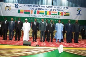 Ph/DR-: Les présidents des Etats membres entourés des DG des institutions monétaires régionales et du président de la commission