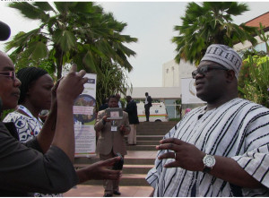 Ph/DR-: Le ministre ghanéen pour l'alimentation et l'agriculture, Mohammed-Munira Limuna (Alhaji) répondant aux questions des médias.