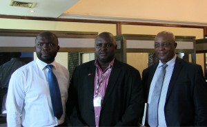 Ph/DR-:(De gauche à droite) Dr Augustin Wambo Yamdjeu, Directeur du PDDAA ; Patrick Worzie, l’assistant du Ministre de la Planification et du développement de l’Agriculture du Liberia et M. Martin Bwalya, Directeur du Programme de développement de l’Agriculture.