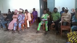 Les participants de Kpomassè à la séance de sensibilisation sur les droits fonciers