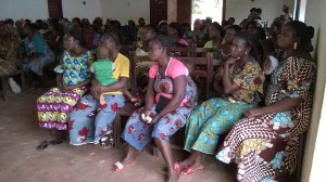 Les femmes de Ouidah très attentives à la séance de sensibilisation