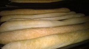 Ph: DR-: Des pains baguettes produits par la boulangerie, La citronnelle.