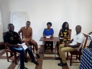 Ph/ DR-: ... sur une table ronde sur la thématique