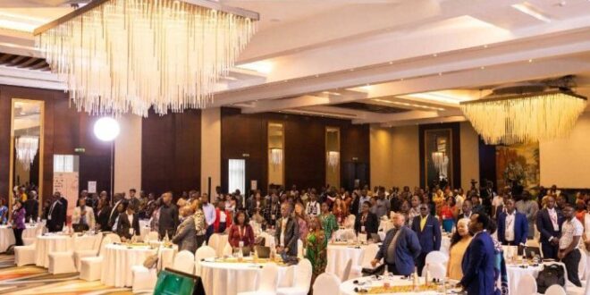 Dette africaine : Réparations et justice pour la dette africaine : cinq vagues de lutte pour briser le nouvel ordre colonial